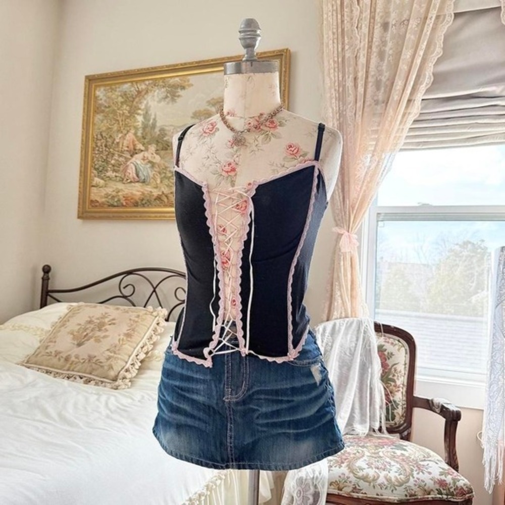 Y2K black lace up corset style cami skull tag size large